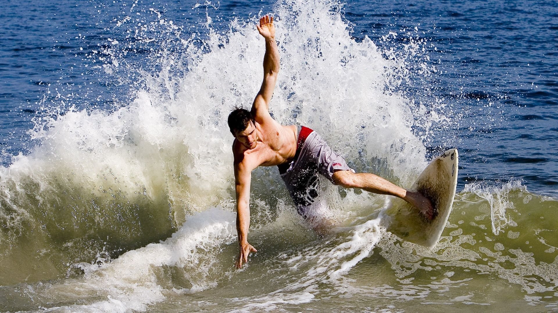 开云下载-F1年度争冠之夜，帕尔默打出生涯之夜，当配角在聚光灯下掀起风暴