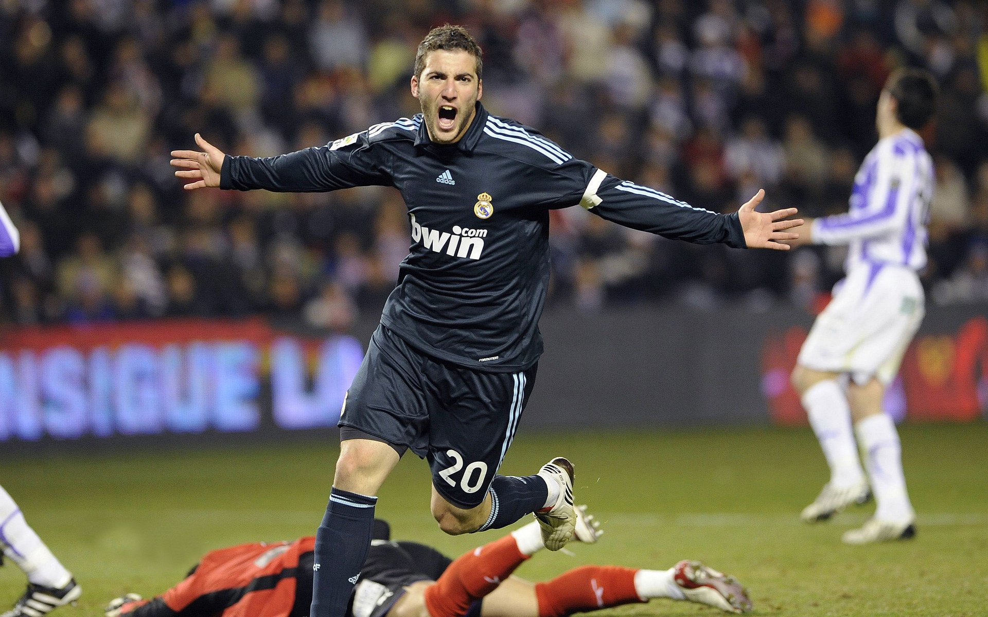 乔治带队取胜，魔术淘汰赛过关湖人，当不可能成为脚下的路